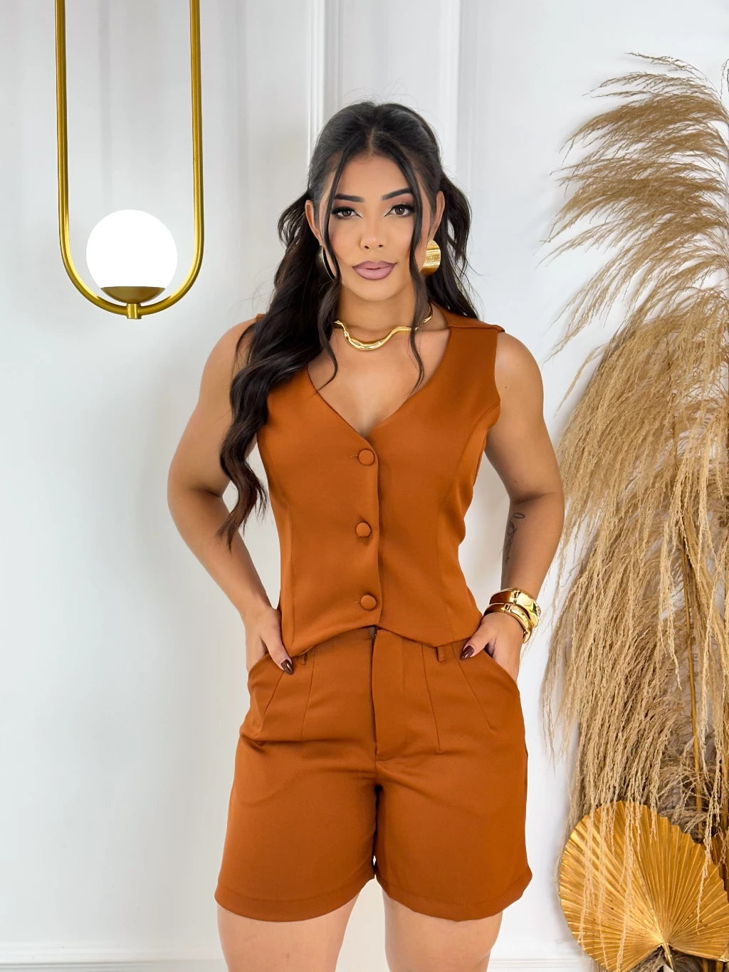 Conjunto Alfaiataria Colete Decote Em V + Short Com Cinto Look Sofisticado